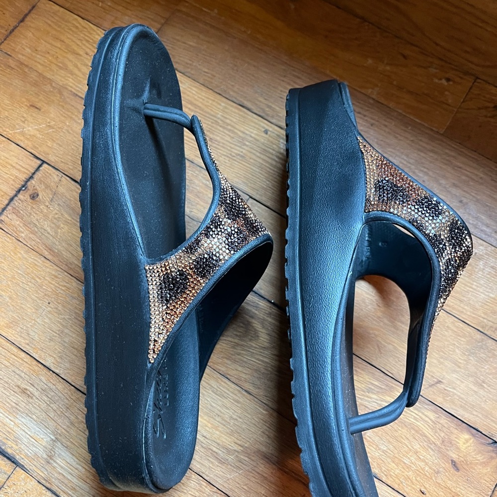 Skechers Luxe Foam Leopard Print Sandals